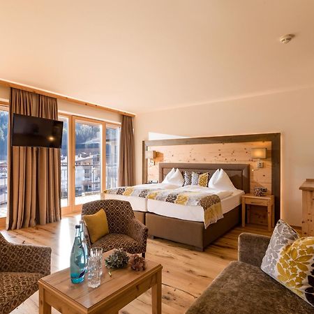 Hotel Zentral ****Superior Кирхберг ин Тирол Екстериор снимка