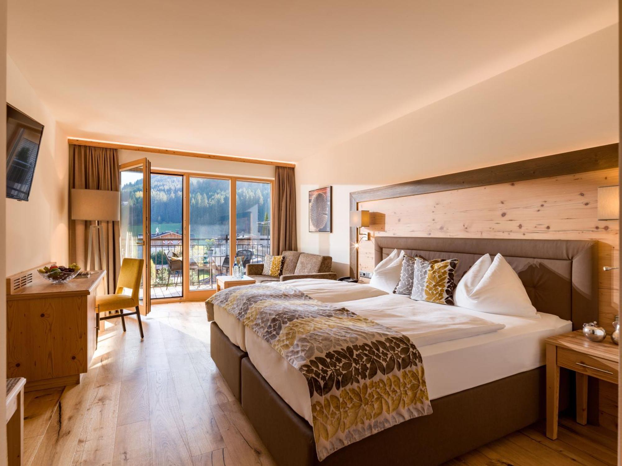 Hotel Zentral ****Superior Кирхберг ин Тирол Екстериор снимка