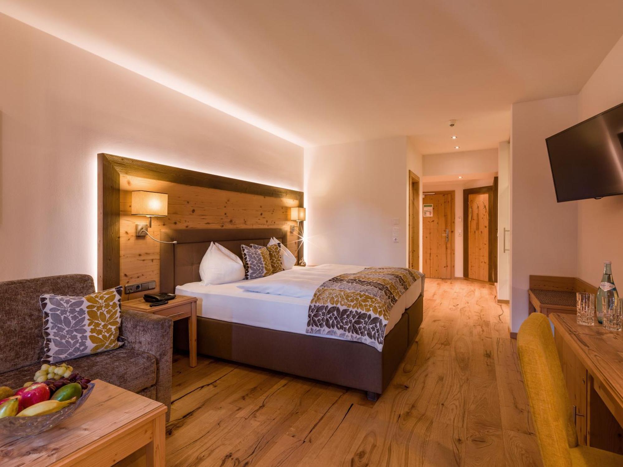Hotel Zentral ****Superior Кирхберг ин Тирол Екстериор снимка