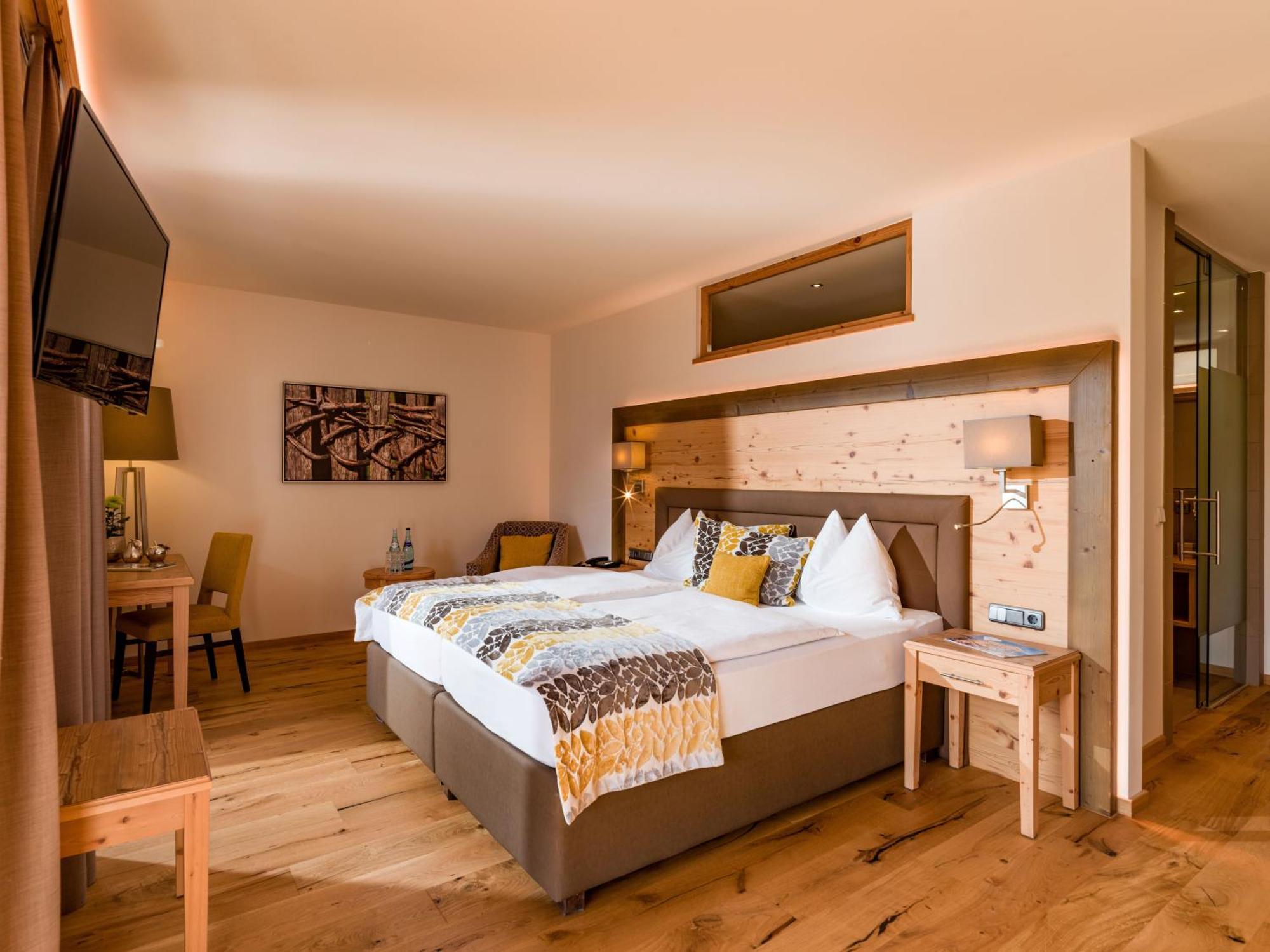 Hotel Zentral ****Superior Кирхберг ин Тирол Екстериор снимка