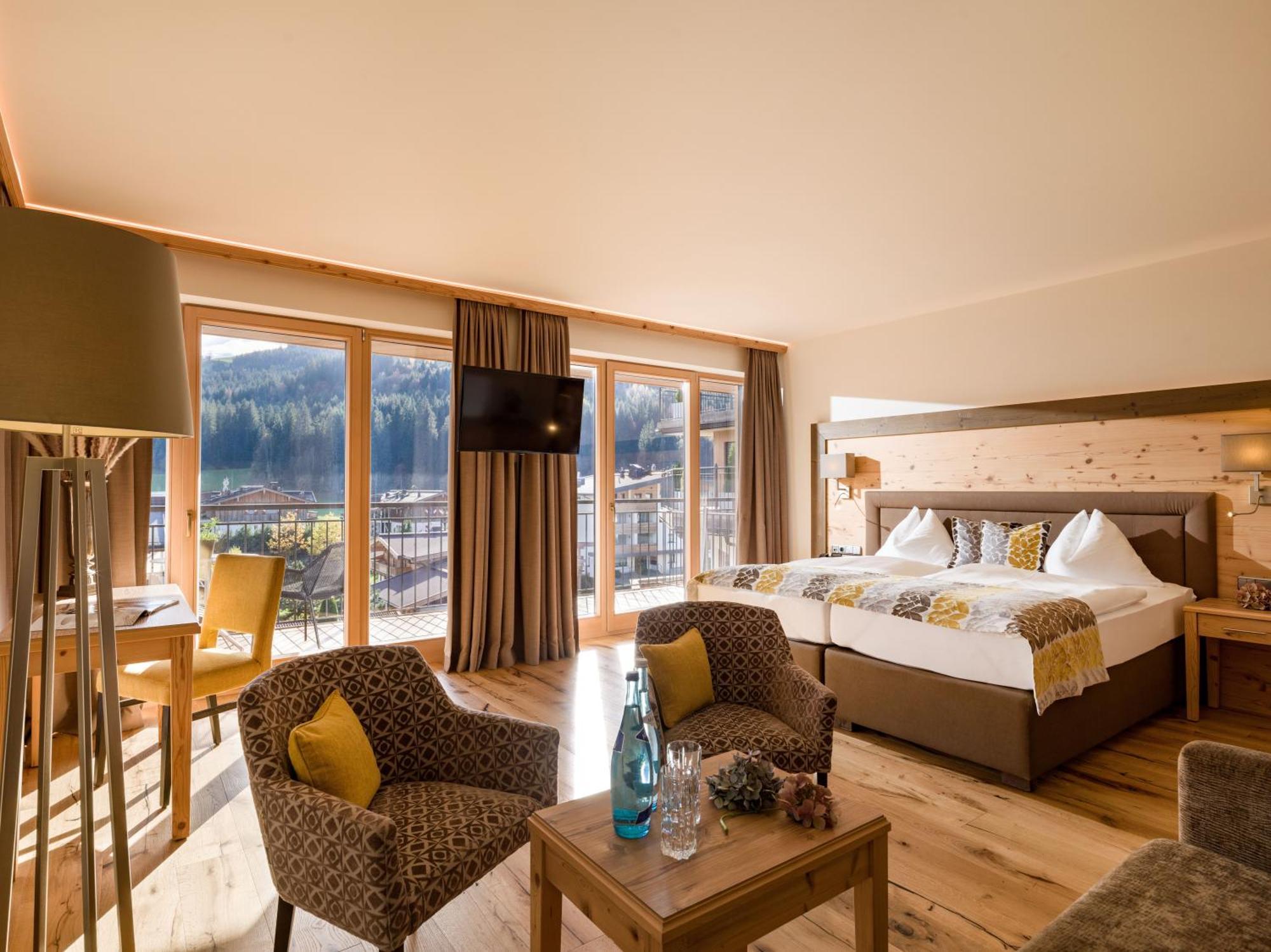Hotel Zentral ****Superior Кирхберг ин Тирол Екстериор снимка