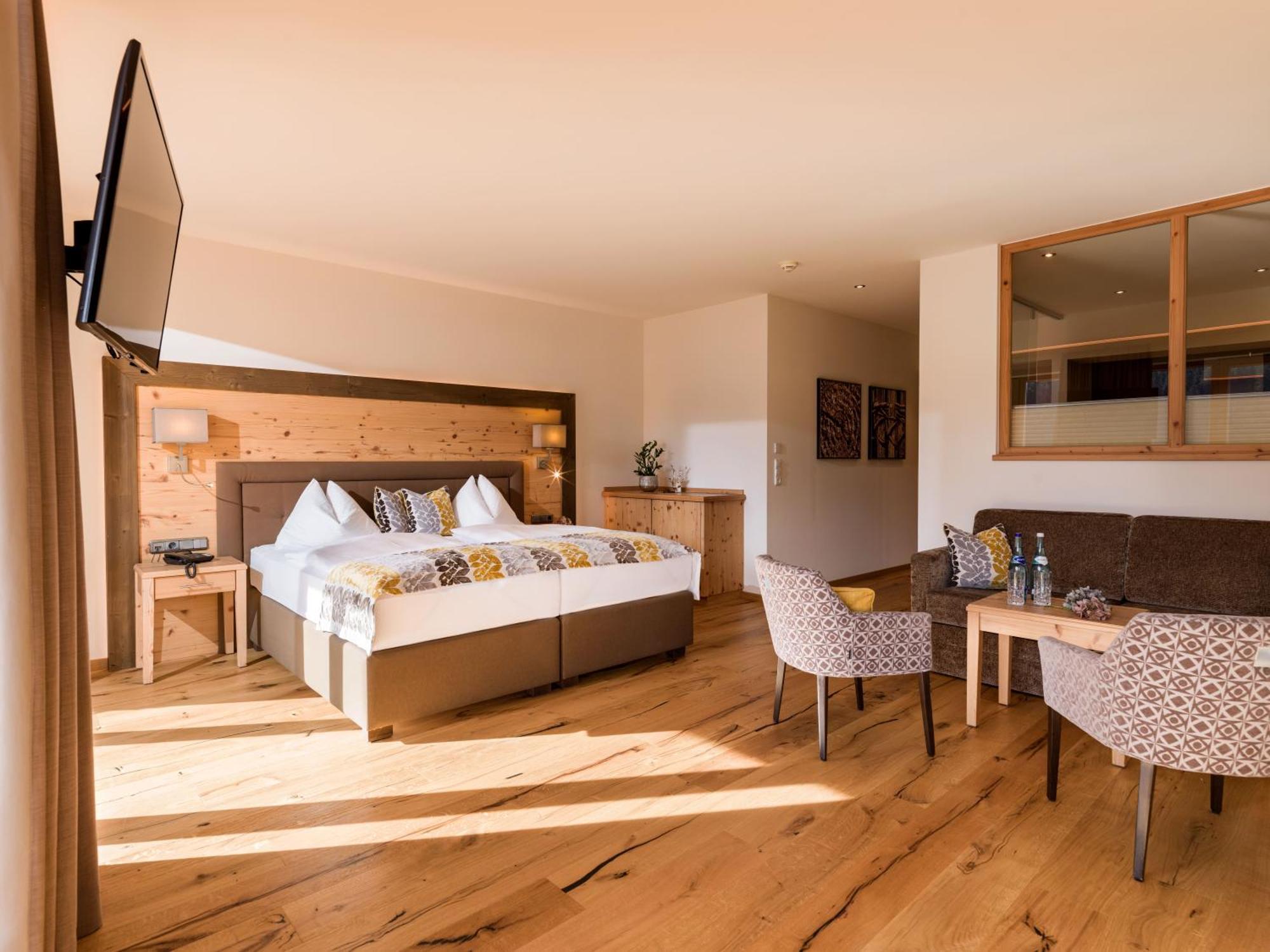 Hotel Zentral ****Superior Кирхберг ин Тирол Екстериор снимка